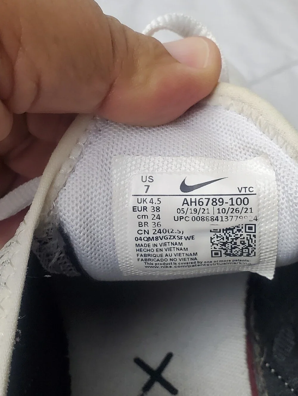 Nike Air Max 270 White Black Sneakers Women's Size 7